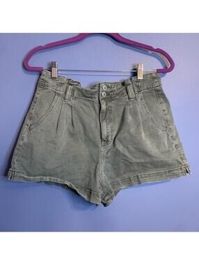 American Eagle Highest Rise Mom Shorts in Green - Size 8